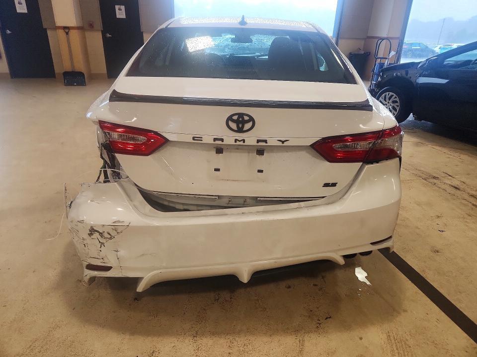 2019 TOYOTA CAMRY SE — Фото 6 из 12