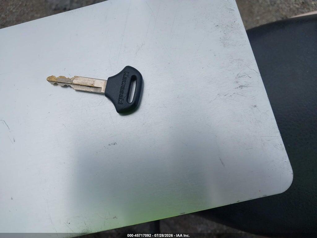 JKAZRDH131A001330 2001 KAWASAKI ZR750 photo no. 11