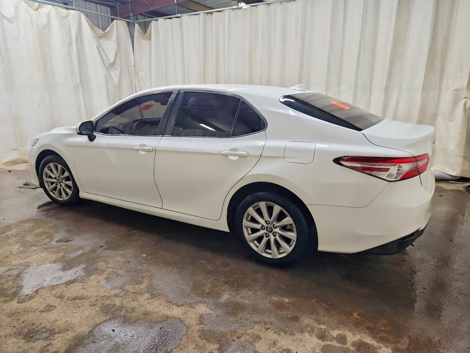 2019 TOYOTA CAMRY LE — Фото 2 из 12