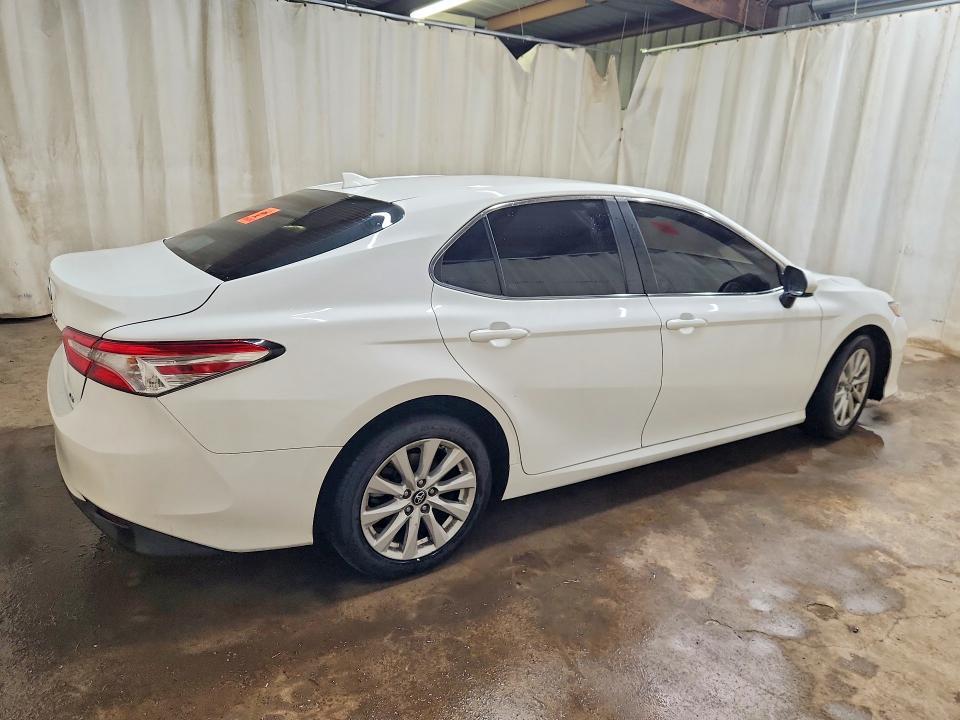 2019 TOYOTA CAMRY LE — Фото 3 из 12