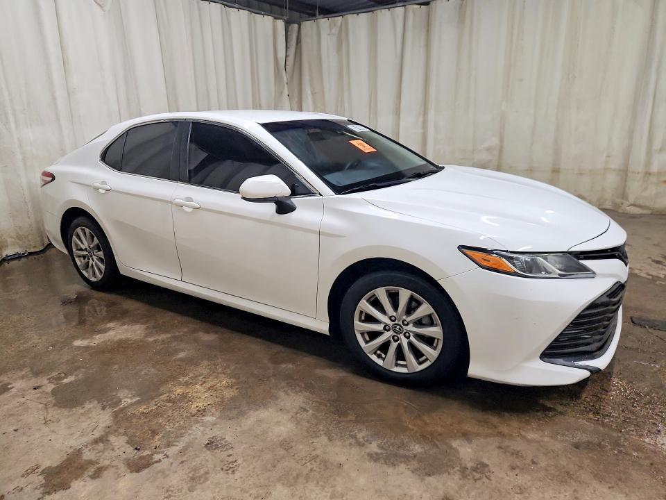 2019 TOYOTA CAMRY LE — Фото 4 из 12