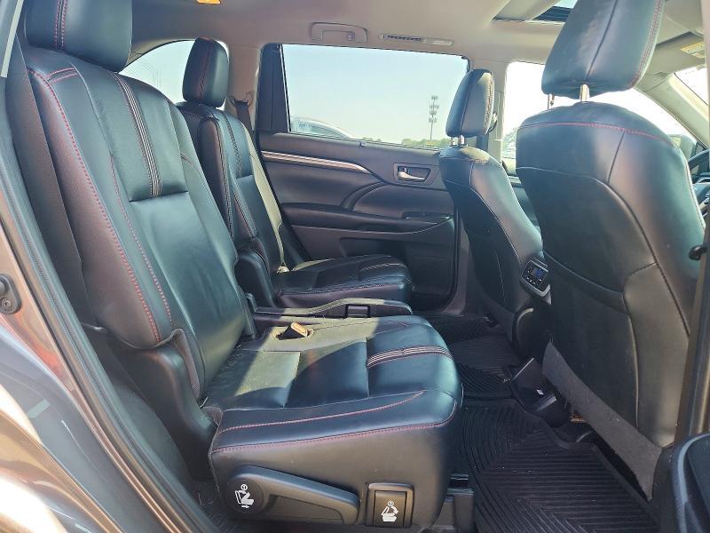 5TDJZRFH2KS963638 2019 TOYOTA HIGHLANDER photo no. 10