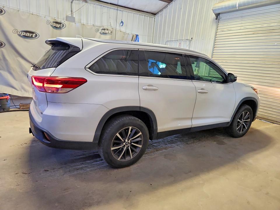 2019 TOYOTA HIGHLANDER XLE — Фото 3 из 13