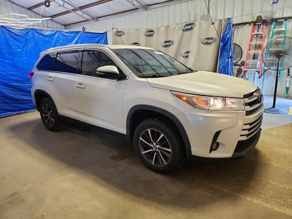 2019 TOYOTA HIGHLANDER XLE — Фото 4 из 13
