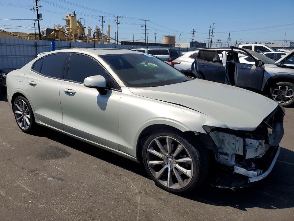 2019 VOLVO S60 T5 MOMENTUM — Фото 4 из 13