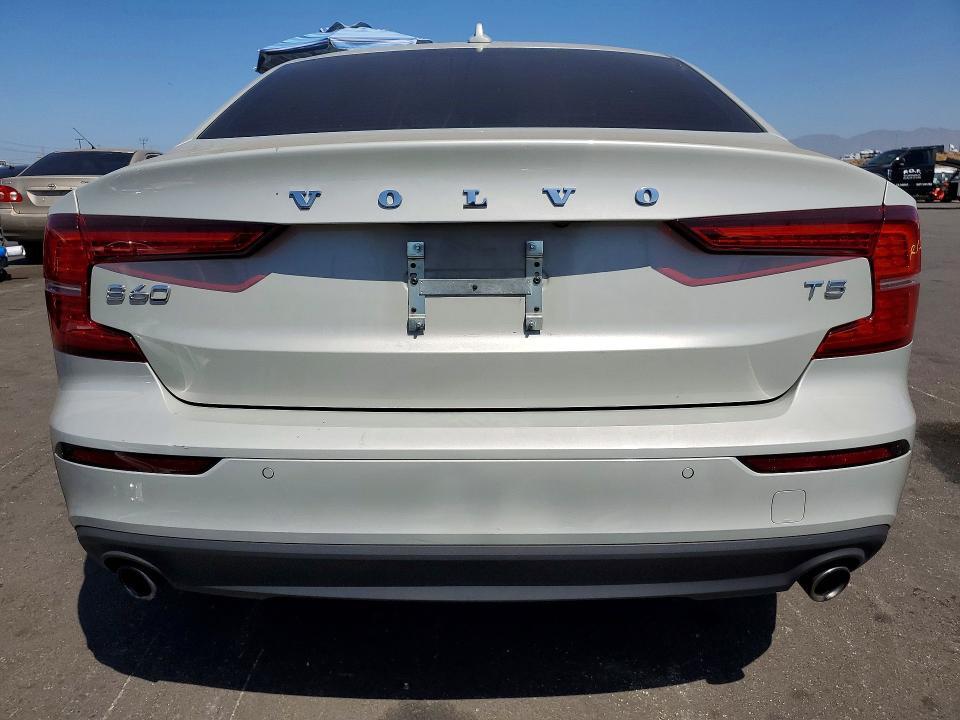 2019 VOLVO S60 T5 MOMENTUM — Фото 6 из 13