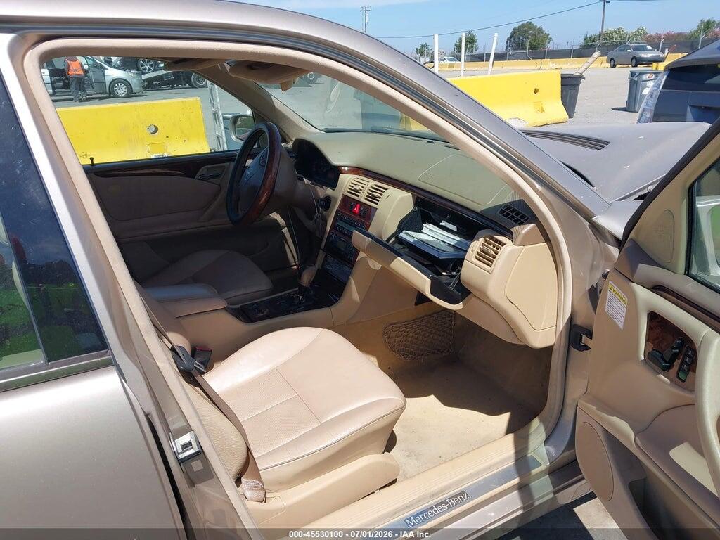 WDBJF65J61B327546 2001 MERCEDES-BENZ E 320 photo no. 5