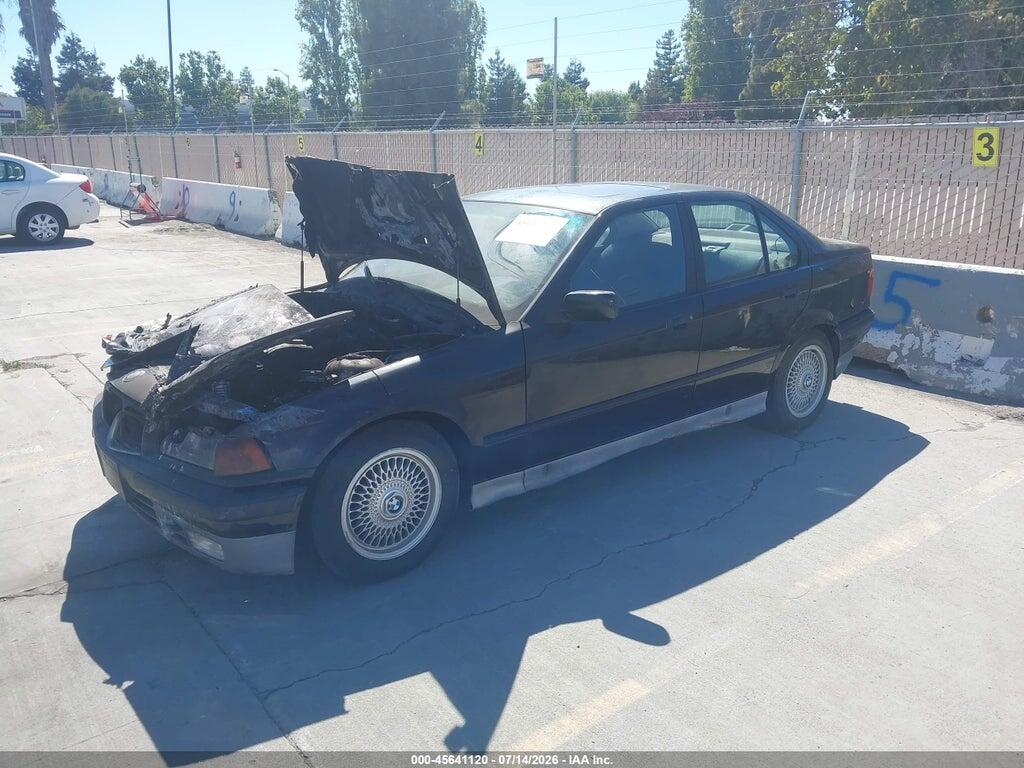 WBACB3313PFE13776 1993 BMW 325 photo no. 2