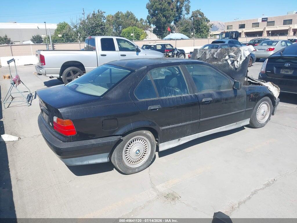 WBACB3313PFE13776 1993 BMW 325 photo no. 4