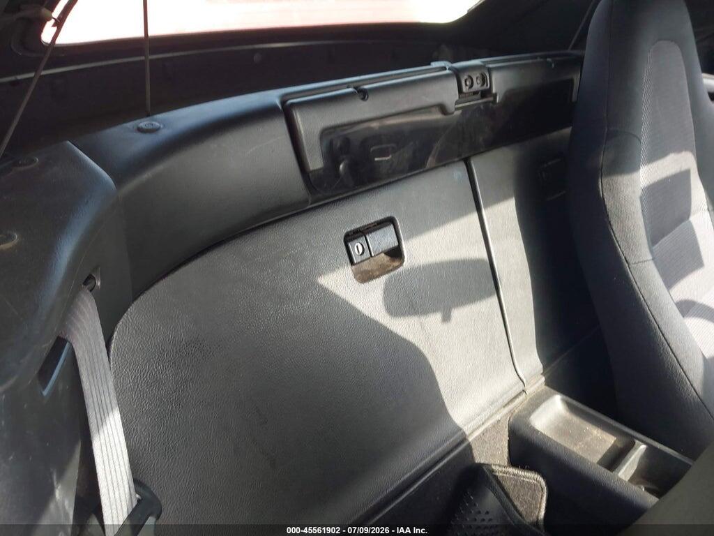 JTDFR320810027186 2001 TOYOTA MR2 SPYDER photo no. 8