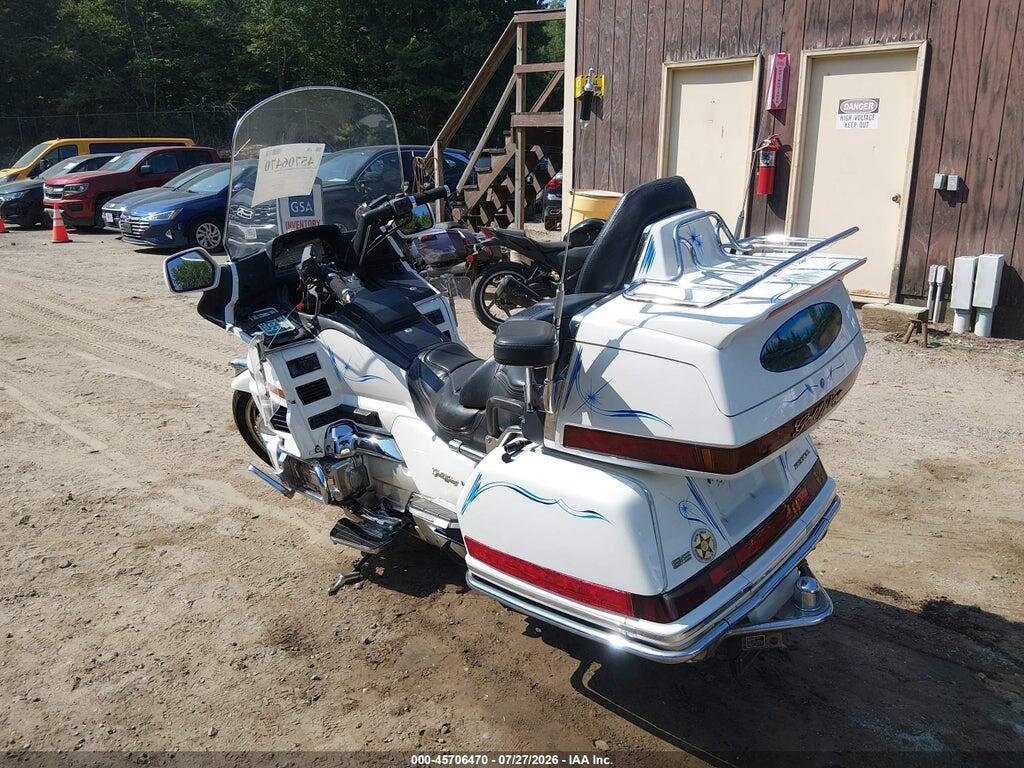 1HFSC2233TA804414 1996 HONDA GL1500 photo no. 3