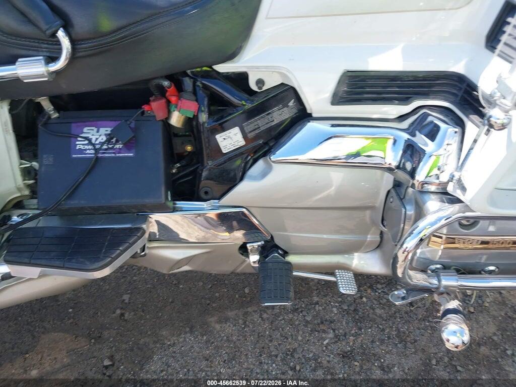 1HFSC223XTA803244 1996 HONDA GL1500 photo no. 8