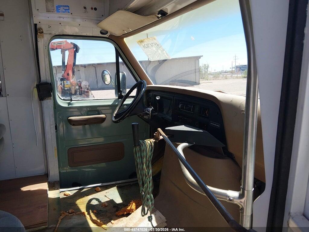 1FDJE34H1KHB05993 1989 FORD ECONOLINE photo no. 5