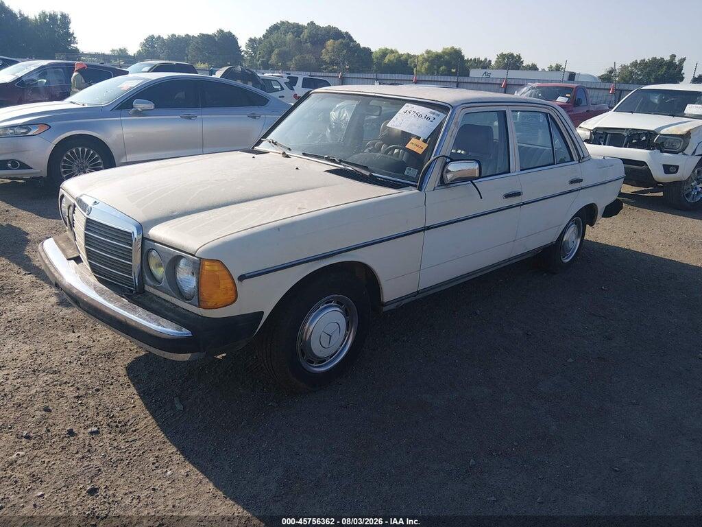 WDBAB23A9DB407032 1983 MERCEDES-BENZ 240 photo no. 2