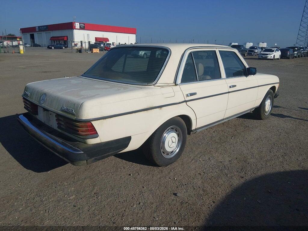 WDBAB23A9DB407032 1983 MERCEDES-BENZ 240 photo no. 4