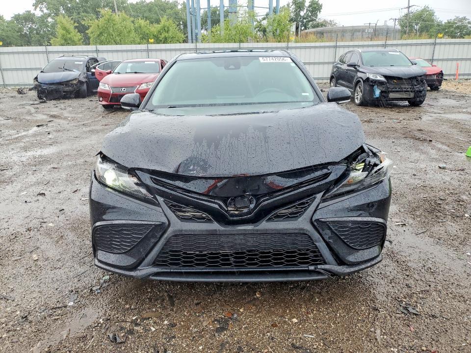 2022 TOYOTA CAMRY SE — Фото 5 из 12