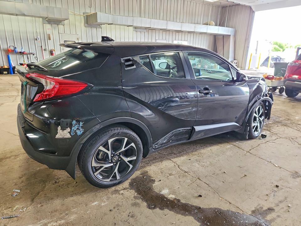 2021 TOYOTA C-HR XLE — Фото 3 из 13