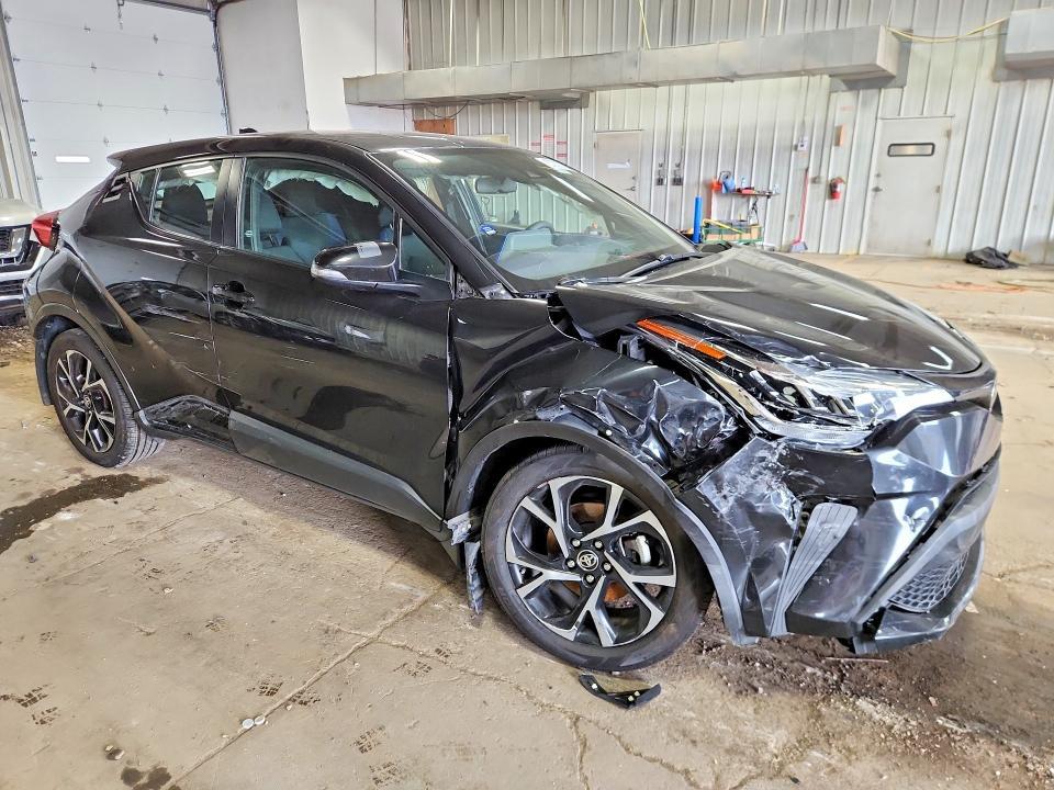 2021 TOYOTA C-HR XLE — Фото 4 из 13