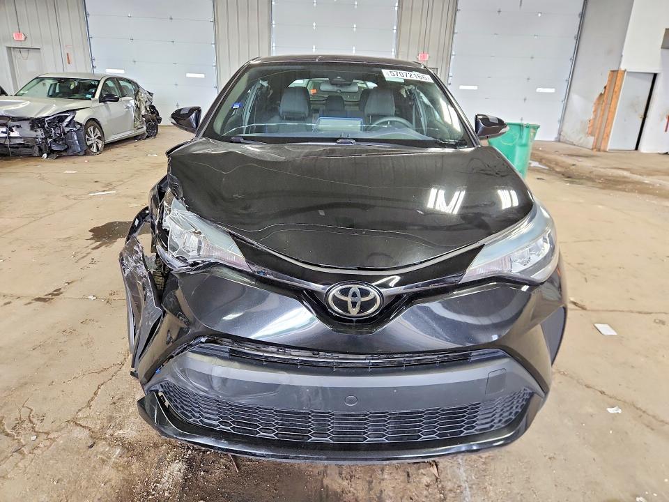 2021 TOYOTA C-HR XLE — Фото 5 из 13