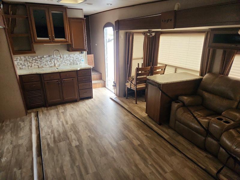 2017 HIGHLAND RIDGE LIGHT CAMPER — Фото 5 из 10