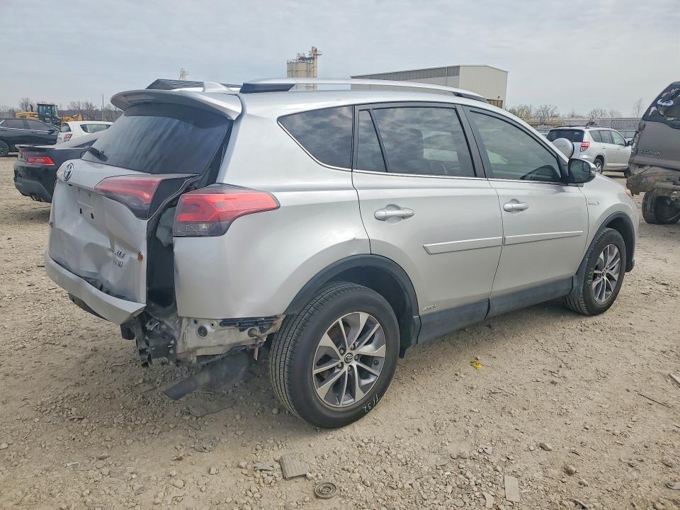 2016 TOYOTA RAV4 HV XLE — Фото 3 из 13