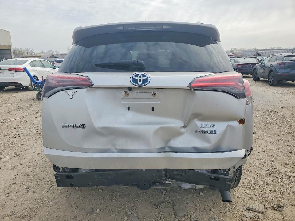 2016 TOYOTA RAV4 HV XLE — Фото 6 из 13