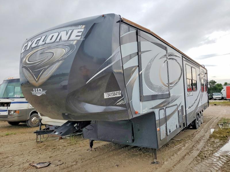 2016 CYCLONE RECREATIONAL VEHICLE (RV) — Фото 2 из 10