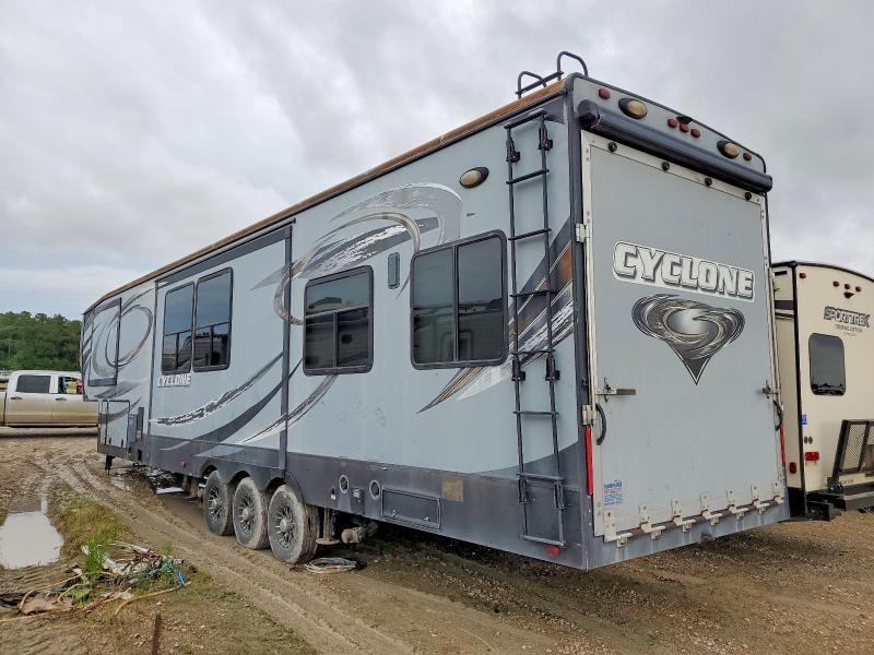 2016 CYCLONE RECREATIONAL VEHICLE (RV) — Фото 3 из 10