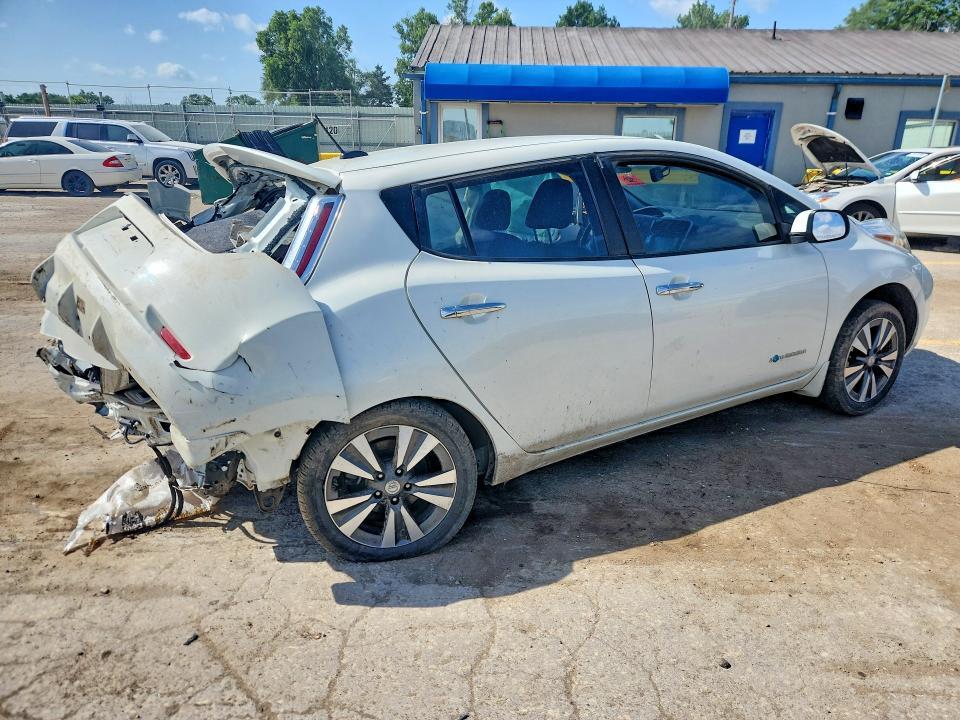 2015 NISSAN LEAF SL — Фото 3 из 12