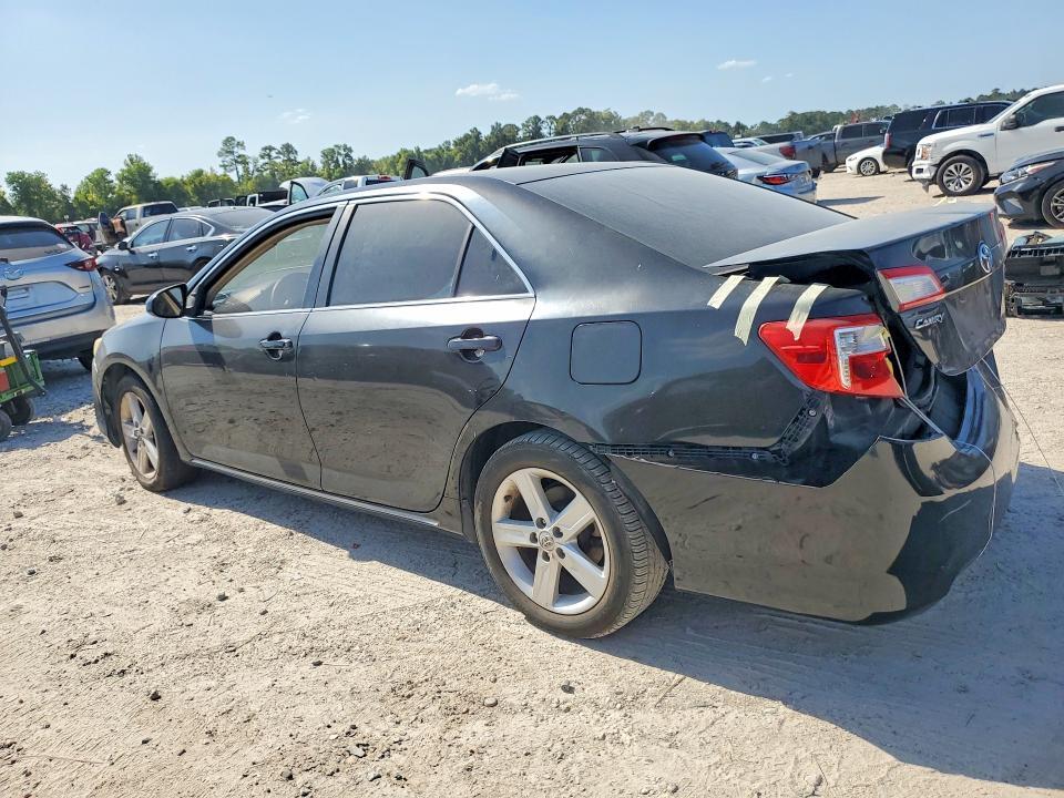 2014 TOYOTA CAMRY LE — Фото 2 из 13