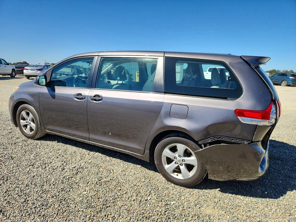 2013 TOYOTA SIENNA L 7-PASSENGER — Фото 2 из 13