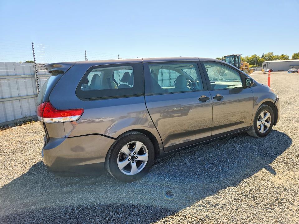 2013 TOYOTA SIENNA L 7-PASSENGER — Фото 3 из 13