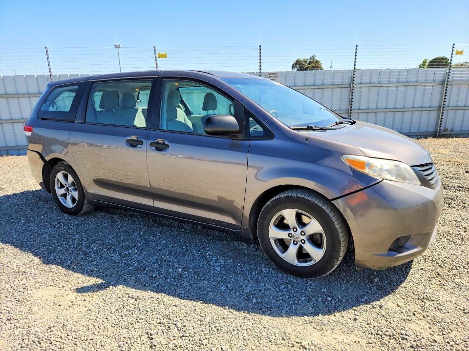 2013 TOYOTA SIENNA L 7-PASSENGER — Фото 4 из 13
