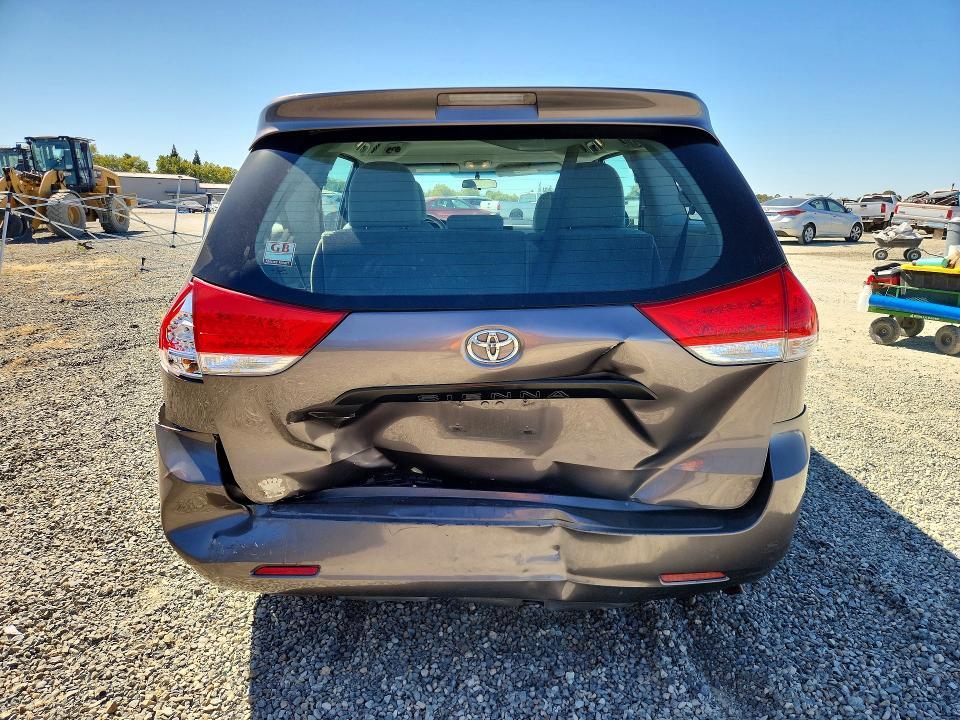 2013 TOYOTA SIENNA L 7-PASSENGER — Фото 6 из 13