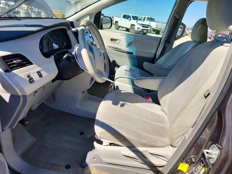 2013 TOYOTA SIENNA L 7-PASSENGER — Фото 7 из 13