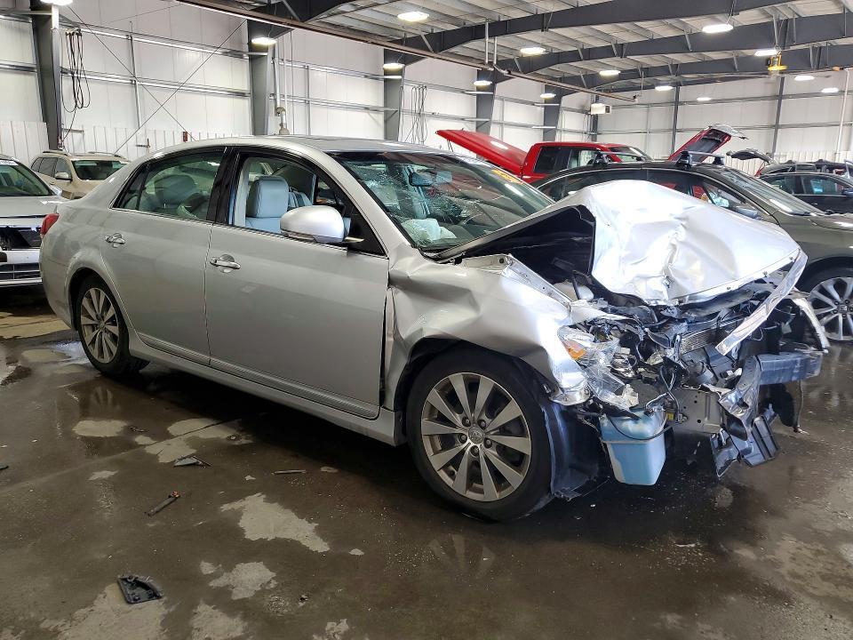 2011 TOYOTA AVALON LIMITED — Фото 4 из 12
