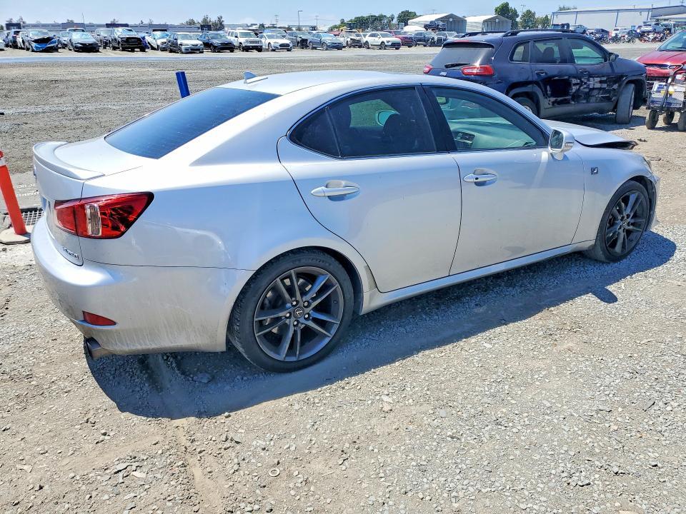 JTHBF5C26B5130077 2011 LEXUS IS photo no. 3