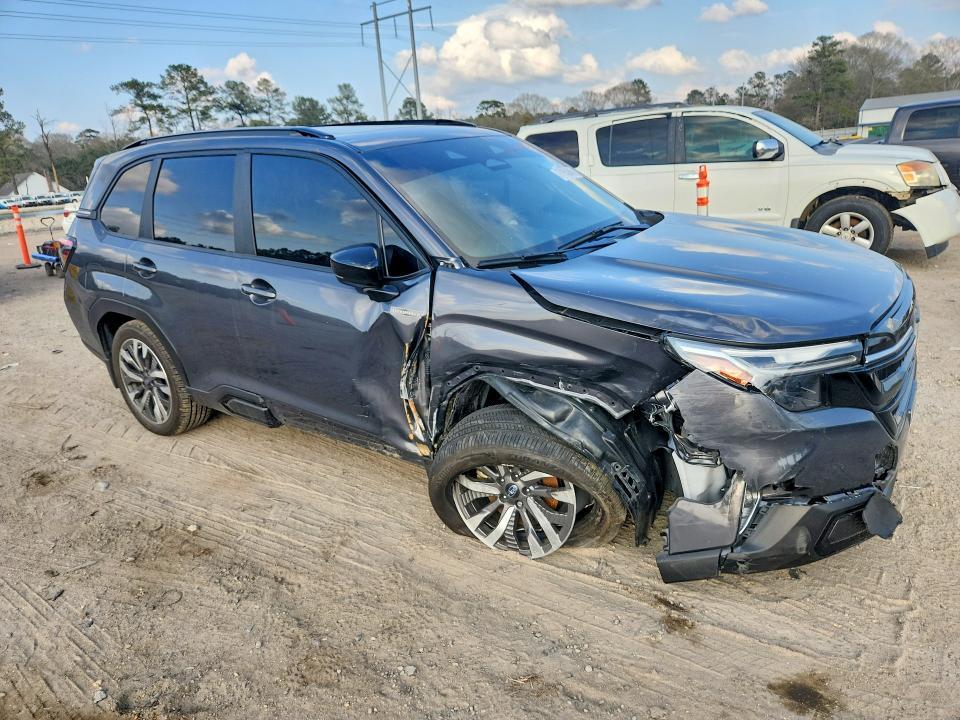 2025 SUBARU FORESTER TOURING — Фото 4 из 13