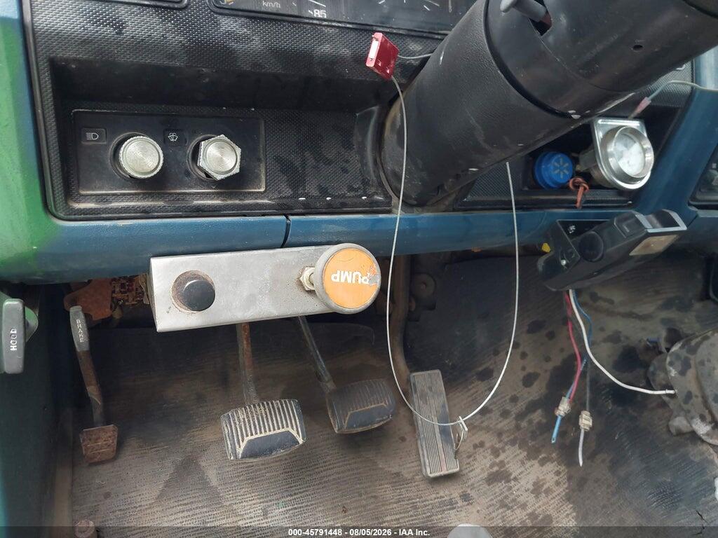 1FTHF36G8DNA44392 1983 FORD F350 photo no. 12