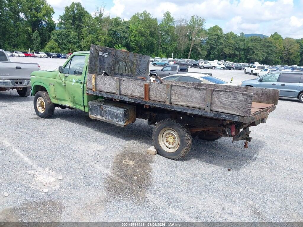 1FTHF36G8DNA44392 1983 FORD F350 photo no. 3