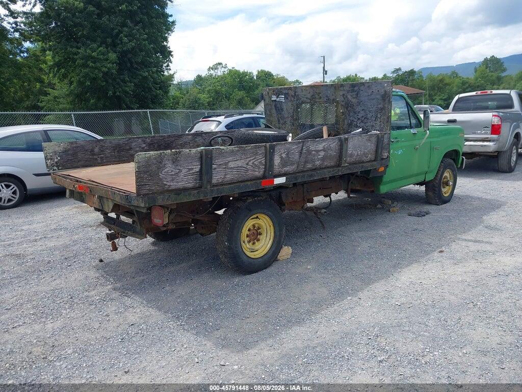 1FTHF36G8DNA44392 1983 FORD F350 photo no. 4