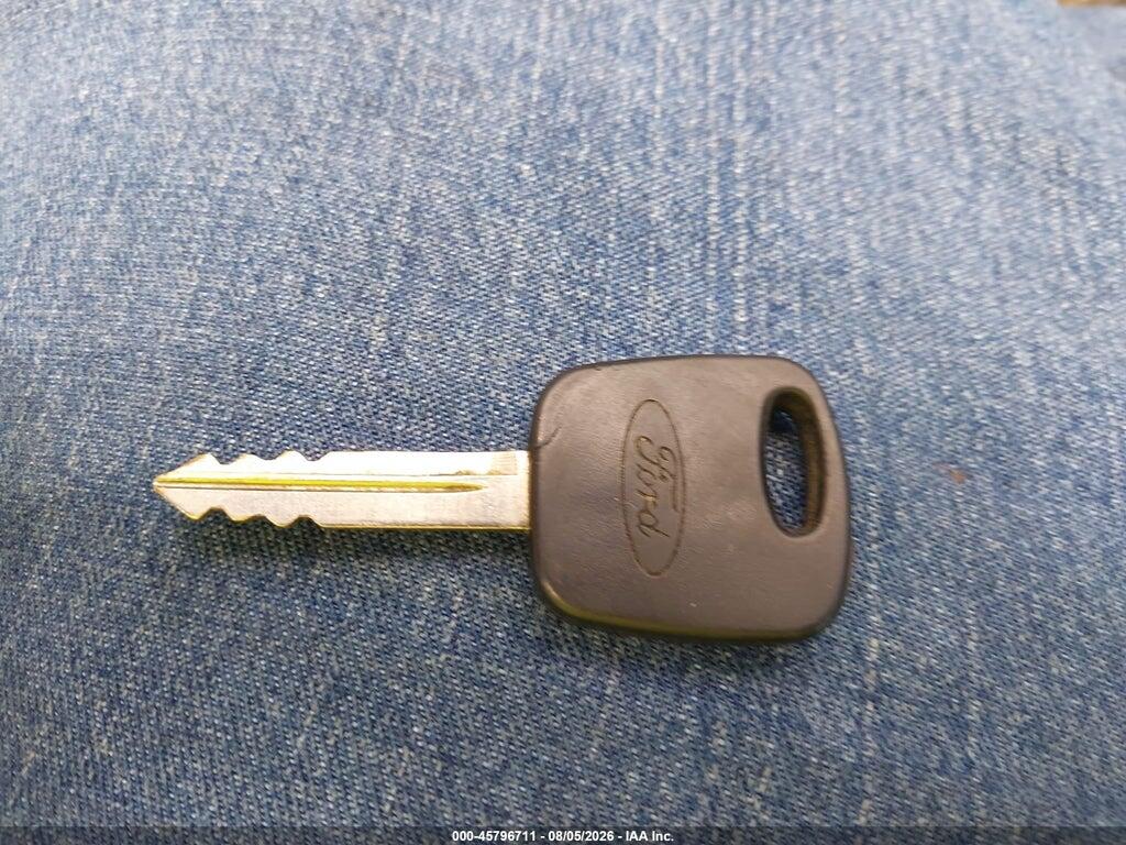 3FAFP3139YR198630 2000 FORD FOCUS photo no. 11