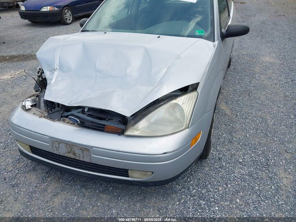 3FAFP3139YR198630 2000 FORD FOCUS photo no. 6