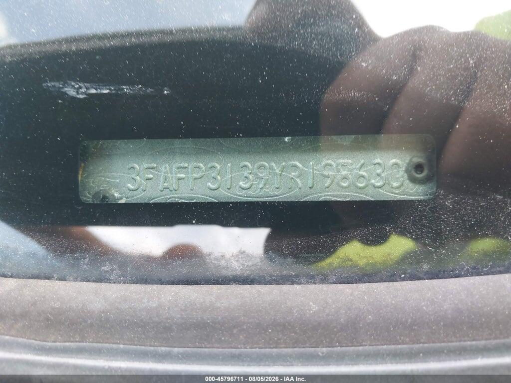 3FAFP3139YR198630 2000 FORD FOCUS photo no. 9