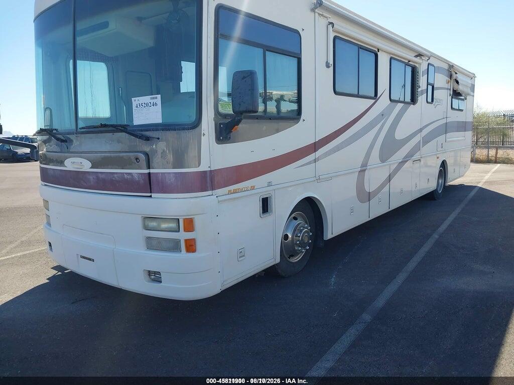 4UZAAHAK81CJ18423 2001 FREIGHTLINER CHASSIS photo no. 2