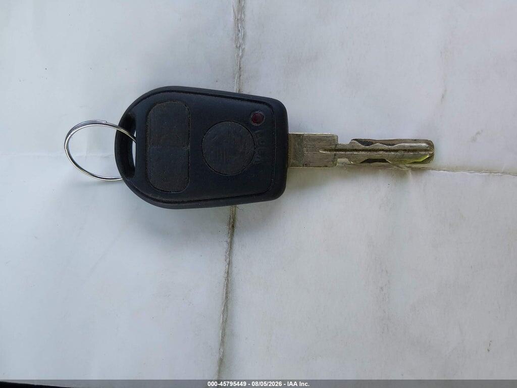 4USCN33472LM06254 2002 BMW Z3 photo no. 11