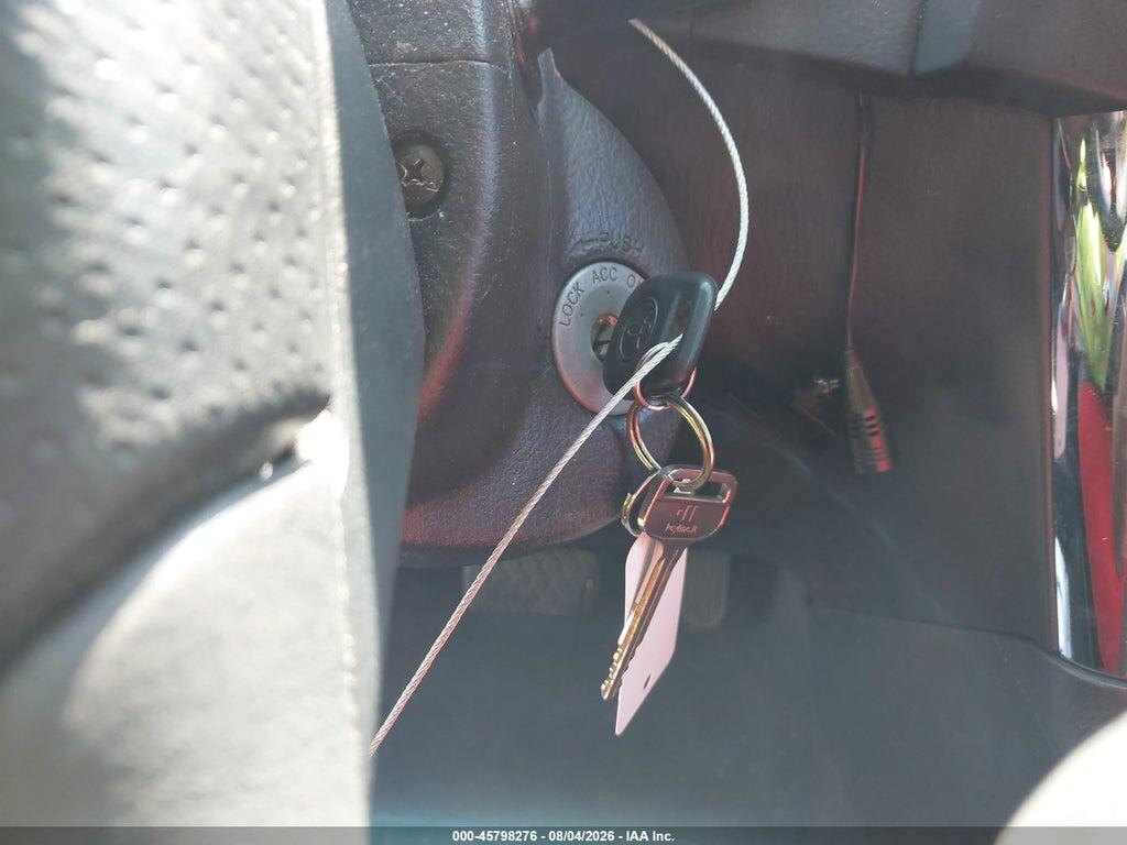 2T1KR32E83C023027 2003 TOYOTA MATRIX photo no. 11