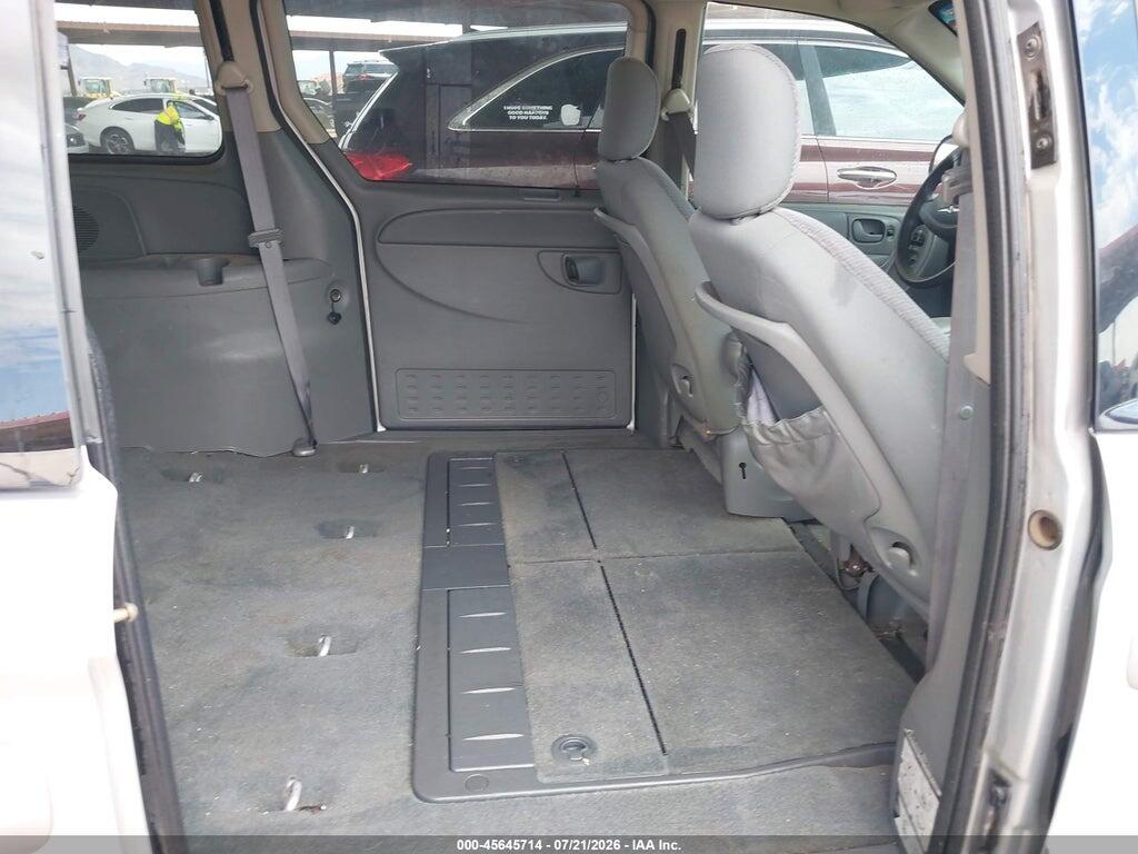 2C4GP44R95R445053 2005 CHRYSLER TOWN & COUNTRY photo no. 8