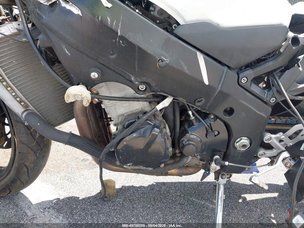 JS1GN7CA752112894 2005 SUZUKI GSX-R600 photo no. 9