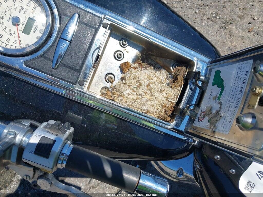 JS1VY52A452106751 2005 SUZUKI C90 photo no. 6